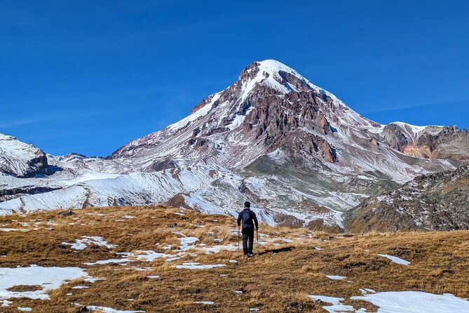 3-Day Hiking Group Tour in Kazbegi - Day 1: Military Highway, Ananuri Castle Complex, Juta, and Chaukhi Pass