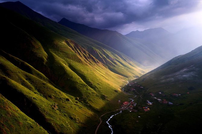 3-Day Hiking Group Tour in Kazbegi - Pace, fitness level, and who this tour suits best