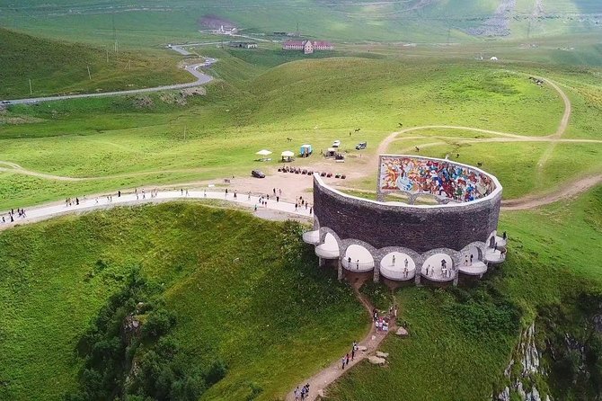 Adventure in Caucasus - Private Tour to Jinvali, Ananuri, Gudauri, Kazbegi - Stop 2: Ananuri Fortress Complex and the Aragvi Gorge Views