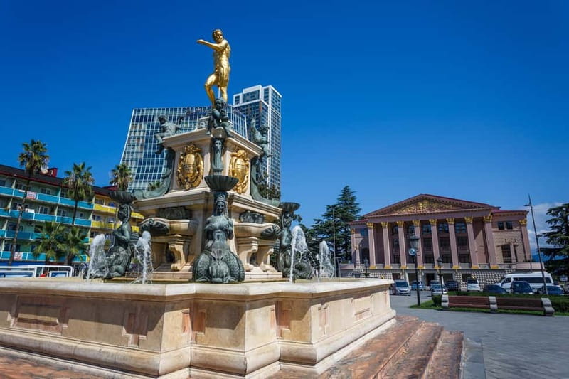 Batumi: Guided Walking Tour - Batumi Port Area and the Ali and Nino Moving Statue
