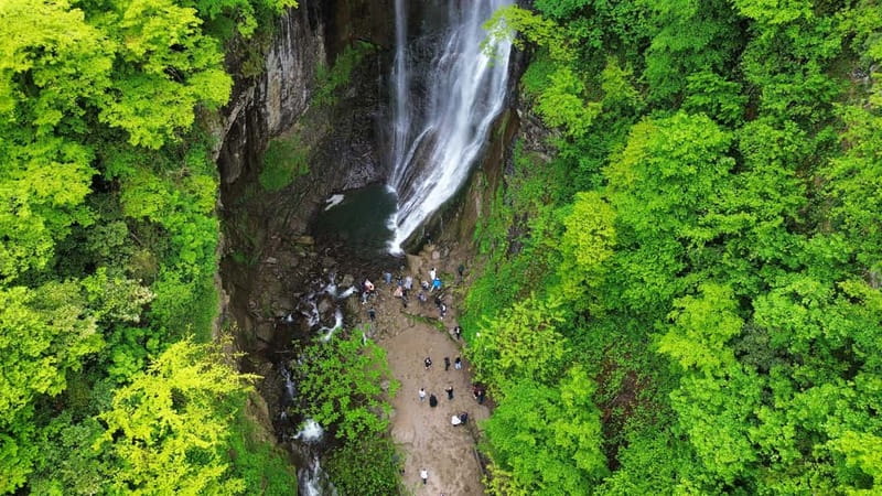 Batumi: Wine & Dine Tour To Waterfalls - Mountainous Adjara - Georgian toasts and folklore show: how lunch turns into a cultural event