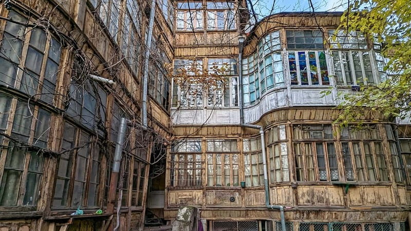 Beyond the Old City: Tbilisi's Hidden Gems Walking Tour - Agmashenebeli Avenue, architectural overlap you can actually see