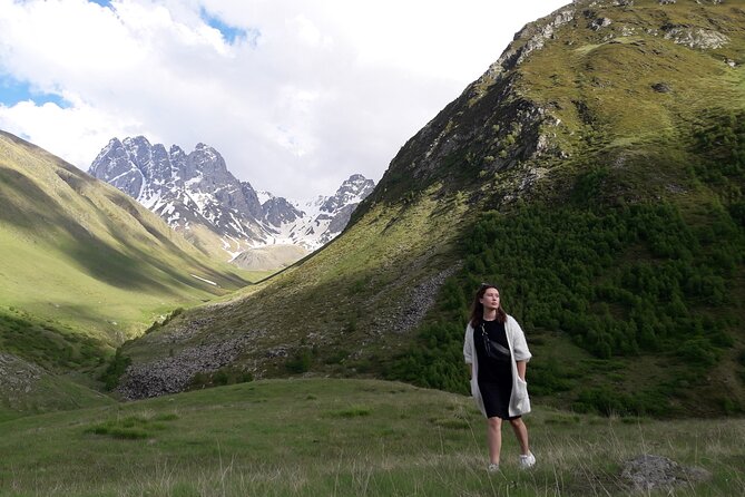Caucasus mountains full day Private Tour Ananuri-Gudauri-Kazbegi - Stop 2: Ananuri Fortress Ensemble, Saint George and medieval defense