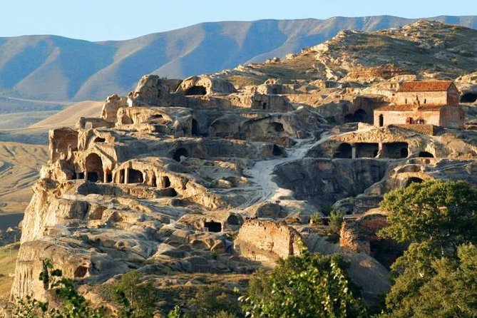 Day tour to Chronicles of Georgia, Gori city, Uplistsikhe cave - The bus ride: English commentary, comfort tips, and real-world pacing