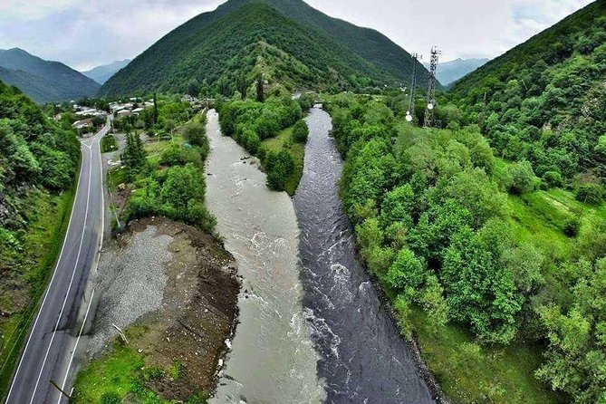 Day tour to mountains Jinvali lake, Ananuri, Kazbegi, Arch friendship - Gudauri and the Treaty of Georgievsk friendship monument