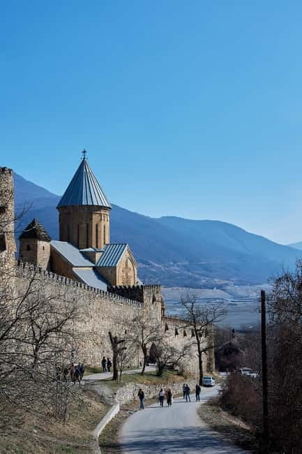 From Tbilisi: Ananuri, Gudauri, and Kazbegi Tour with Guide - Lunch time at the local restaurant, plus shopping and tasting time