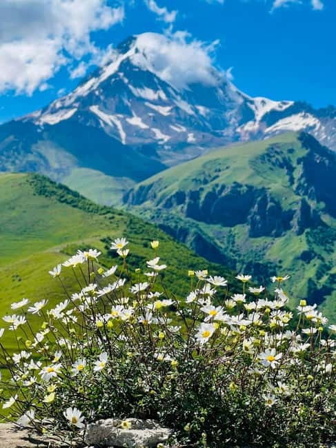 From Tbilisi: Day Trip to Kazbegi - A smooth 10-hour Kazbegi loop from Tbilisi