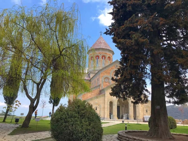 From Tbilisi: Gareji, Rainbow Mountains, Bodbe & Sighnaghi - Lunch and Refreshments: Where the Day Gets Comfortable