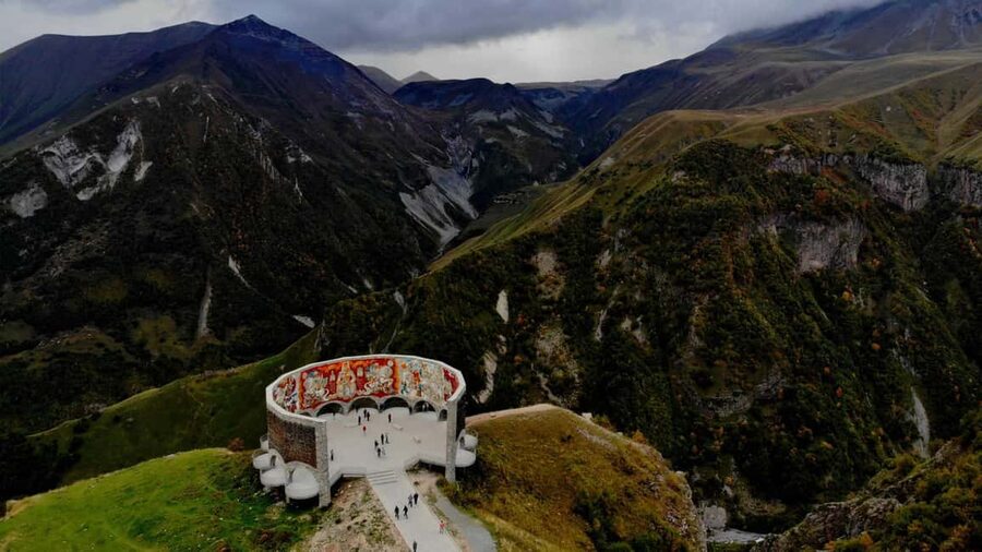 From Tbilisi: Kazbegi, Gudauri & Gergeti Group Day Tour - Ananuri Fortress Over Turquoise Water, Then A Short Walk