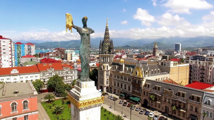 From Trabzon: Group Walking Tour through Batumi in Georgia - Crossing the Sarp Border Gate, With Less Stress Than You’d Expect