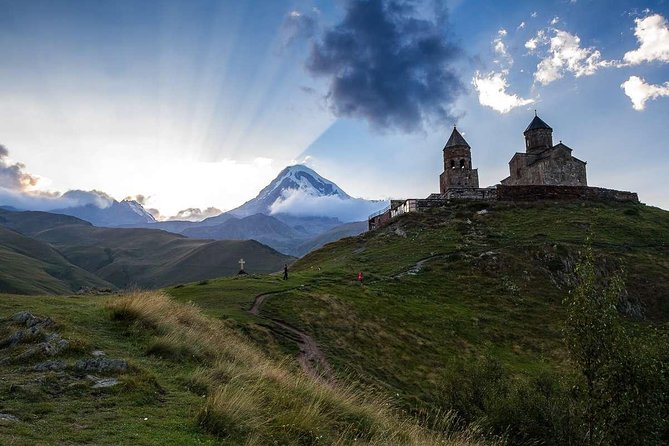 Full-Day Kazbegi Private Tour from Tbilisi - Stepantsminda: where you plan lunch and orient yourself for Kazbegi