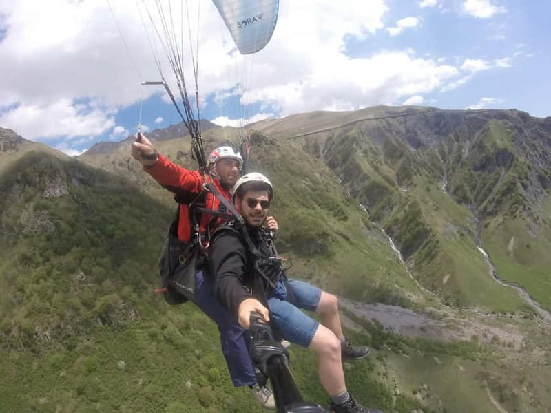 Georgia: Paragliding tandem flight in Gudauri with video - Language, guides, and the difference between nervous and calm