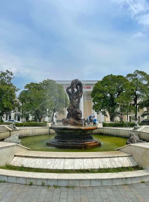 Group tour from Batumi to Kutaisi and Tskaltubo - From Fountain Group to Golden Marquee Palace: Kutaisi on Foot