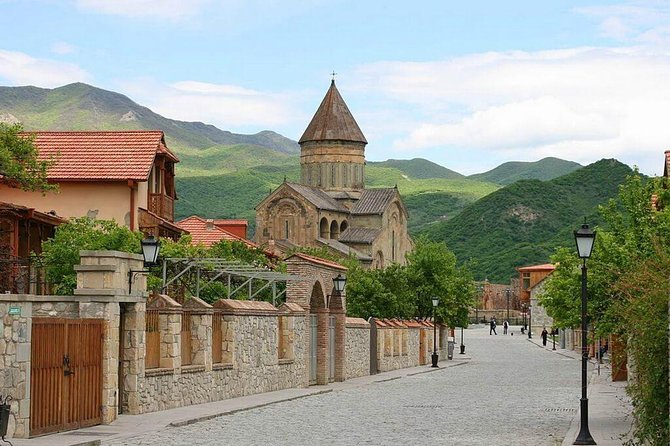 Gudauri Ski Resort day tour from Tbilisi - Ananuri Fortified Castle Ensemble: Feuds, Fire, and the Long Tail of Power