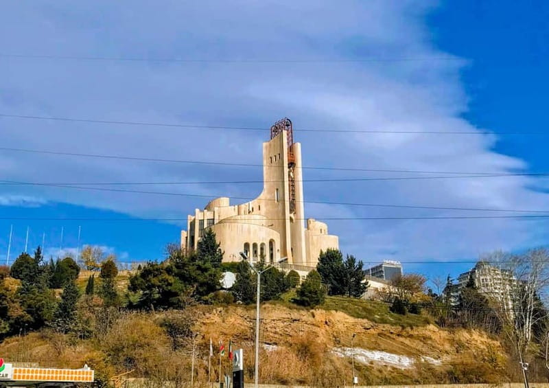 Hidden Tbilisi: A Journey Through Modernism & Brutalism - Snack Break and Khachapuri: A Very Georgian Pause