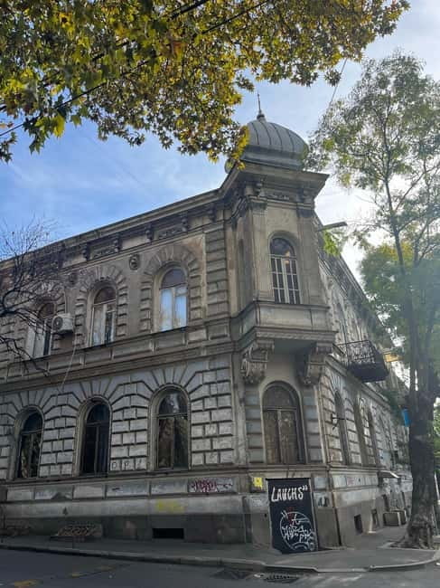 Historical walking tour of Tbilisi - Churches that ladder down through time: Metekhi, Sioni, and Anchiskhati