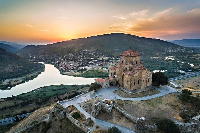 Jvari Monastery, Ananuri, Gudauri, Kazbegi Group & Private Tour - Stop 2: Ananuri fortress complex and the Jinvali reservoir views