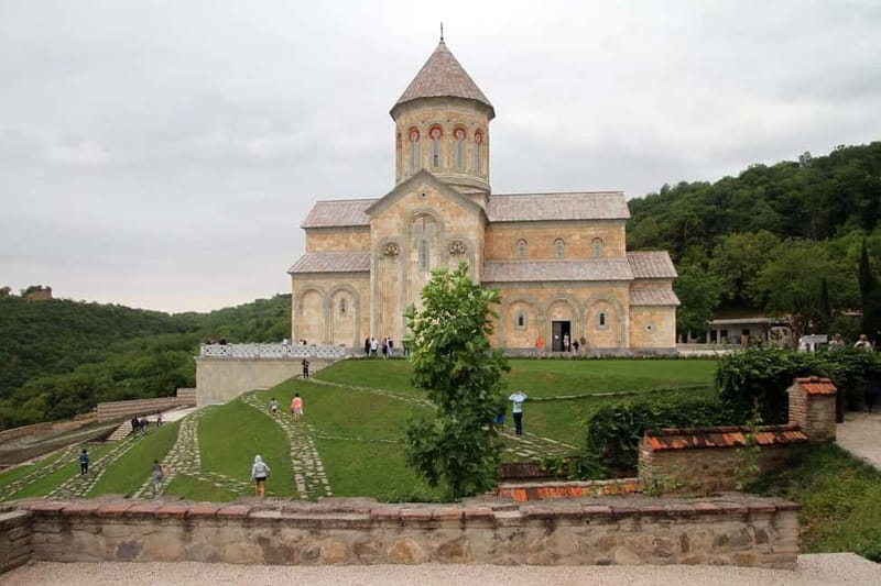 Kakheti: Bodbe, Sighnaghi, and Telavi Full-Day Tour - Telavi and Batonis Tsikhe: Kakheti’s Historic Center