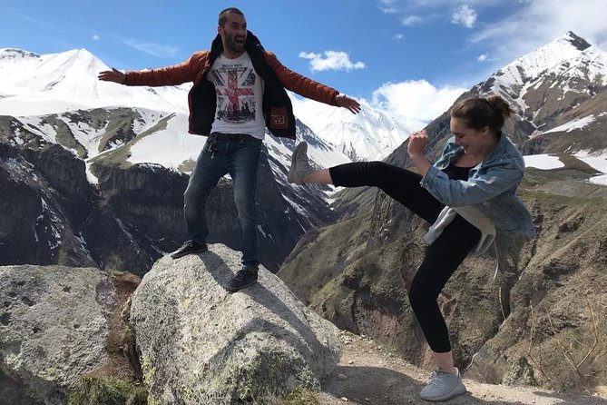 Kazbegi.All inclusive tour in Caucasus mountains - Pasanauri lunch break and Aragvi River, the rhythm that keeps the day enjoyable