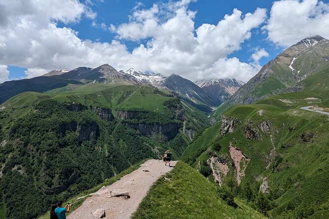 Kazbegi & Gudauri Private Full-Day Tour From Tbilisi - Zhinvali Reservoir and Ananuri: Fortress Views and the Color-River Detail
