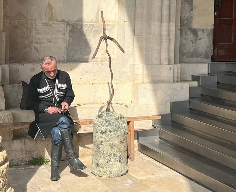 Kutaisi: Bagrati, Gelati, & Motsameta Monastery Guided Tour - Stop 1: Bagrati Cathedral on Ukmerioni Hill, 30 Minutes of Kingly Power