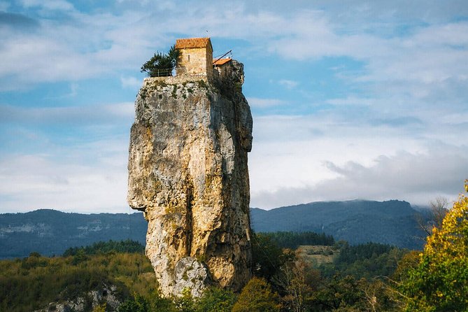 Kutaisi: Chiatura Cable Cars & Katskhi Pillar Guided Tour - Katskhi Pillar: 40 m of rock, a church, and a monastery that is still lived in