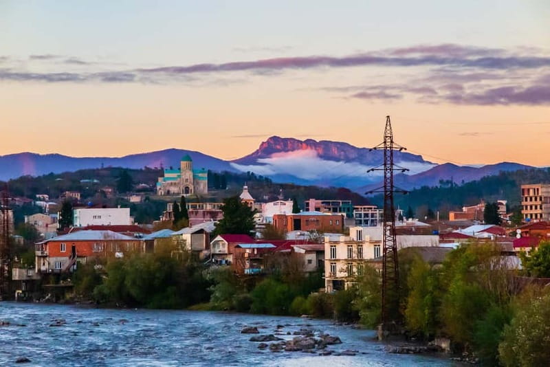 Kutaisi: Cultural Walking Tour - Royal District streets: cafes, artists, the first cinema, and theater energy