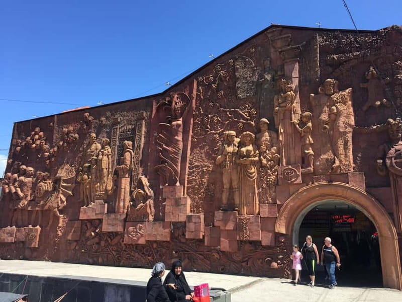 Kutaisi: Cultural Walking Tour - Meeting Megobari Tours by the Colchis Fountain and Central Park columns