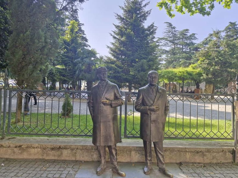 Kutaisi: Guided Walking Tour with Local Snack - Chain Bridge Over the Rioni River, Plus Time to Walk and Shop