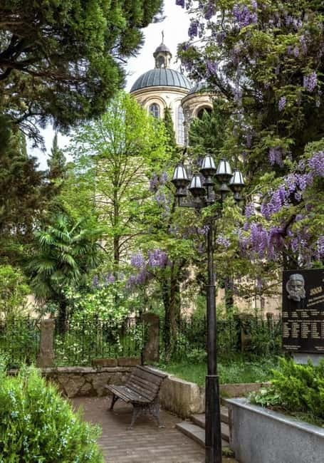 Kutaisi: Historic Walking Tour with Guide, 3 Hours - Starting at the Boulevard Park Colonnade and Colchis Fountain