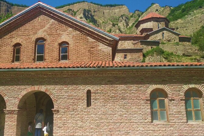 Mtskheta Tour with All UNESCO Sites & Ancient Ruins - Stop 3: Samtavro Church, Saint Nino Roots and 11th-Century Temple Details