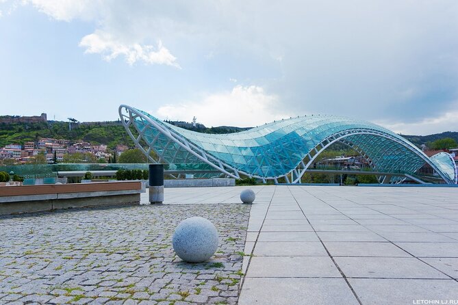 Old tbilisi walking tour & wine tasting - Legvachtahvi Gorge, figs, and a city waterfall in the middle