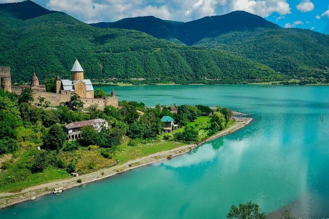 Private day Tour from Tbilisi to Kazbegi and Gudauri - Zhinvali Reservoir: a short stop that really affects the whole day