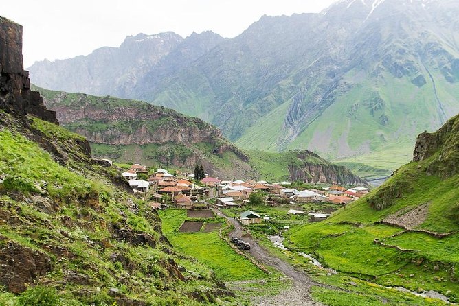 Private day tour in Kazbegi (Stepantsminda) - Gergeti Trinity Church: the iconic Georgia photo, plus the 4x4 reality