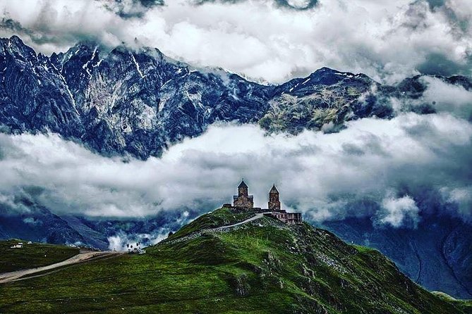 Private Tour Ananuri-Kazbegi-Gudauri - Zhinvali Lake: calm water views between the monuments