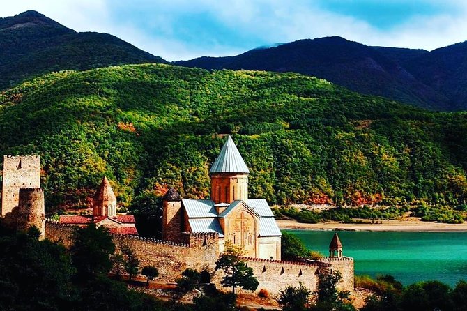 Private Tour Ananuri-Kazbegi-Gudauri - Guides and service: the difference between a drive and a story