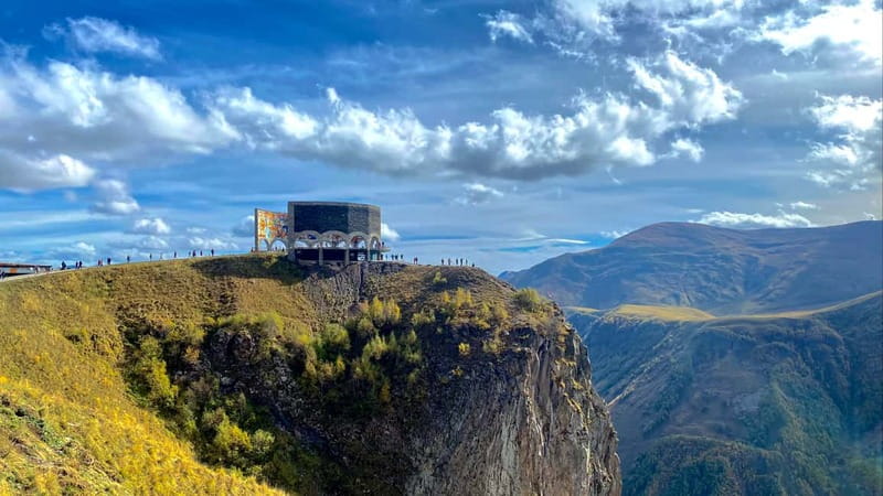 Tbilisi: Gudauri and Kazbegi Day Trip Including 4WD - Pasanauri lunch break and khinkali country