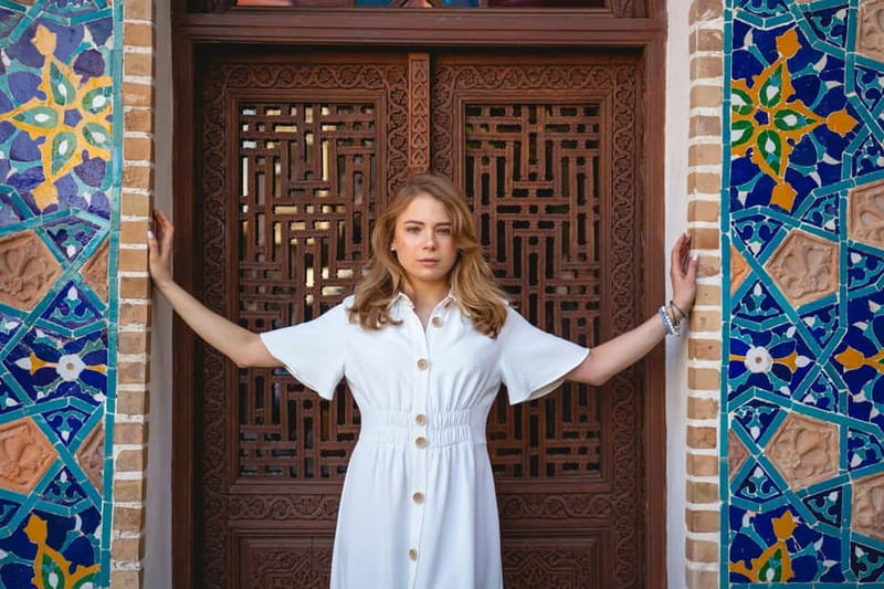 Tbilisi: Half-Day Top Sights & Attraction Tour with Tastings - Street art, a local flea market, and parks where people hang out