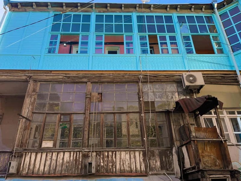 Tbilisi: Hidden Backyards Guided Tour - Dark alleys, passageways, and how the guide keeps it comfortable