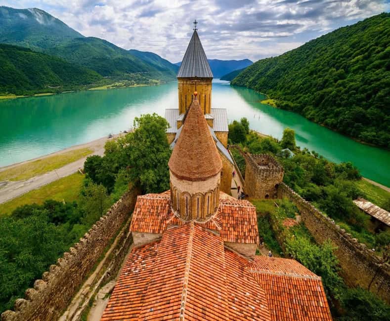 Tbilisi : Kazbegi, Ananuri, Gudauri and Gergeti, Day Tour. - Wine and honey tasting, a small stop that adds real Georgia flavor