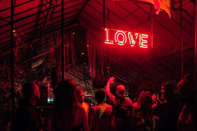 Tbilisi: Nightlife Highlights Tour with Welcome Drinks - Key points to know before you go