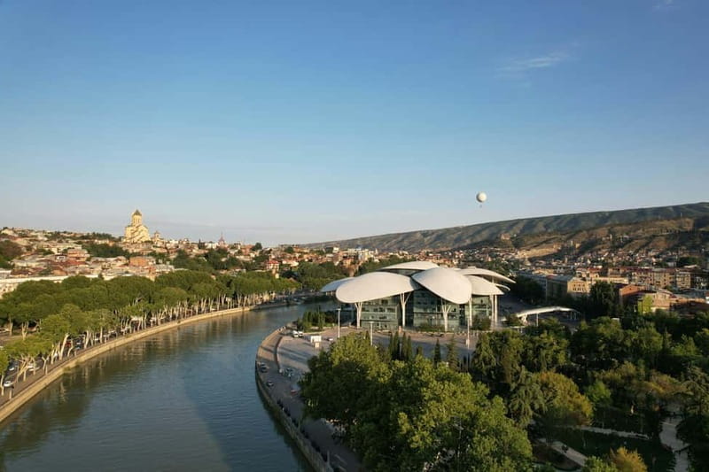 Tbilisi: Old&New City Guided Tour w/ 13 Tastings & Cable car - Cable car and Kartlis Deda: viewpoint time without the stress