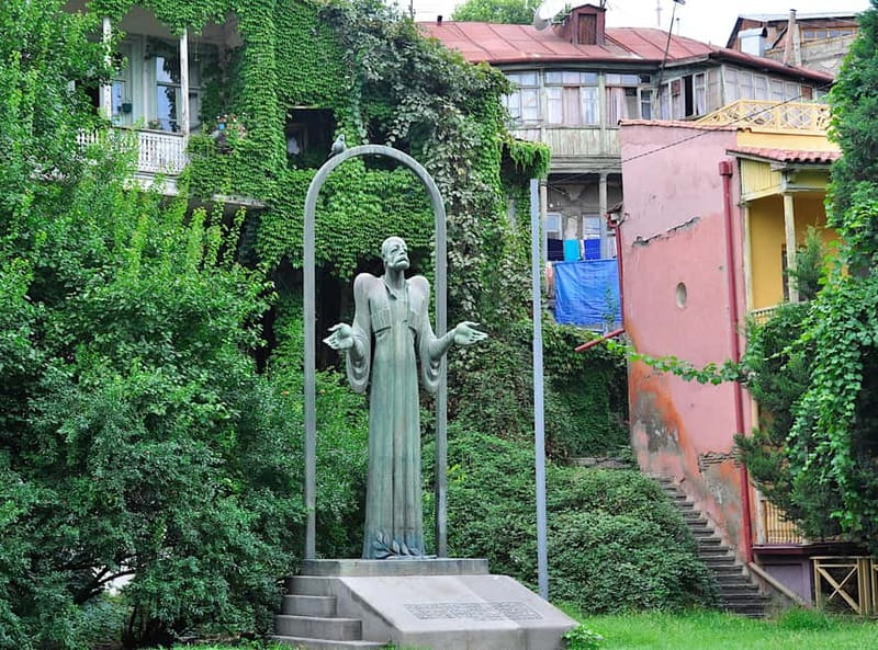 Tbilisi: Old&New City Guided Tour w/ 13 Tastings & Cable car - Who this tour suits best, and the few situations to rethink it