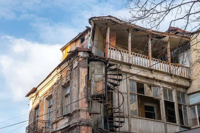 Tbilisi: Street Art & Dezerter Bazaar Tour w/ Tastings - Street art and Dezerter Bazaar in one tight route