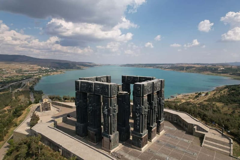Tbilisi: The Chronicle of Georgia Express Guided Tour - Inside the Visit: The 16 Columns and the Story You Can Actually Follow