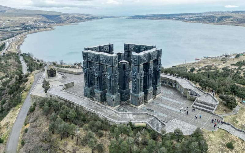 Tbilisi: The Chronicle of Georgia Express Guided Tour - Climbing to the Top: Views Over the Tbilisi Sea and Suburbs